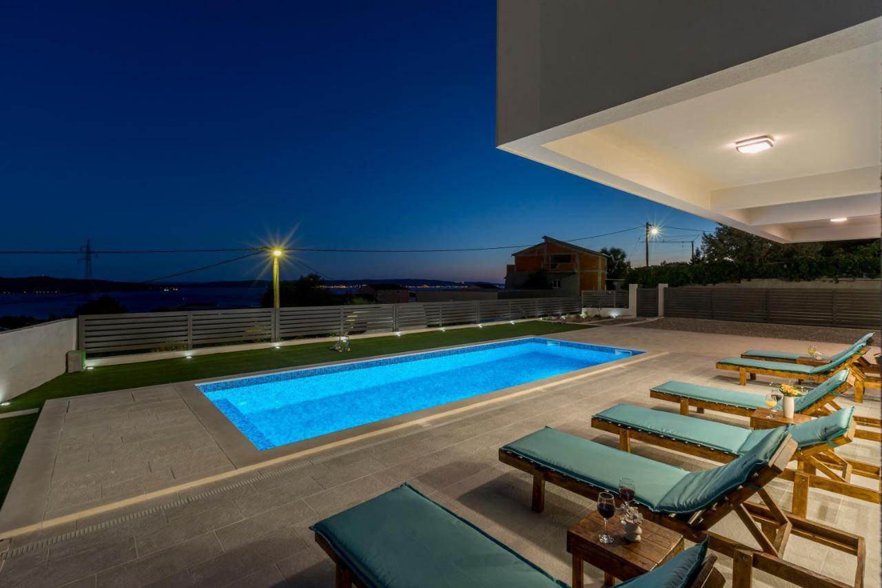 Luxury Villa La Nonna Ana - Heated Pool, Sea View, Near Split Kaštela エクステリア 写真