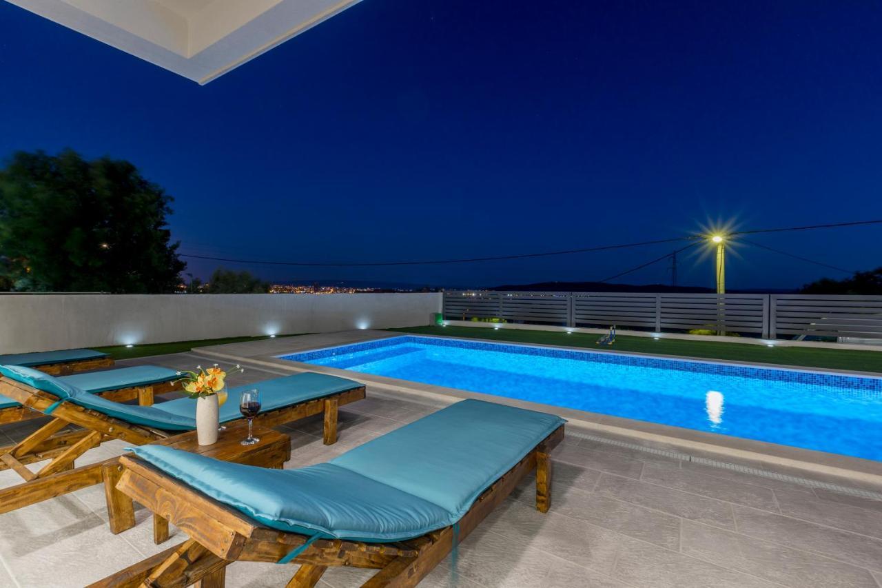 Luxury Villa La Nonna Ana - Heated Pool, Sea View, Near Split Kaštela エクステリア 写真