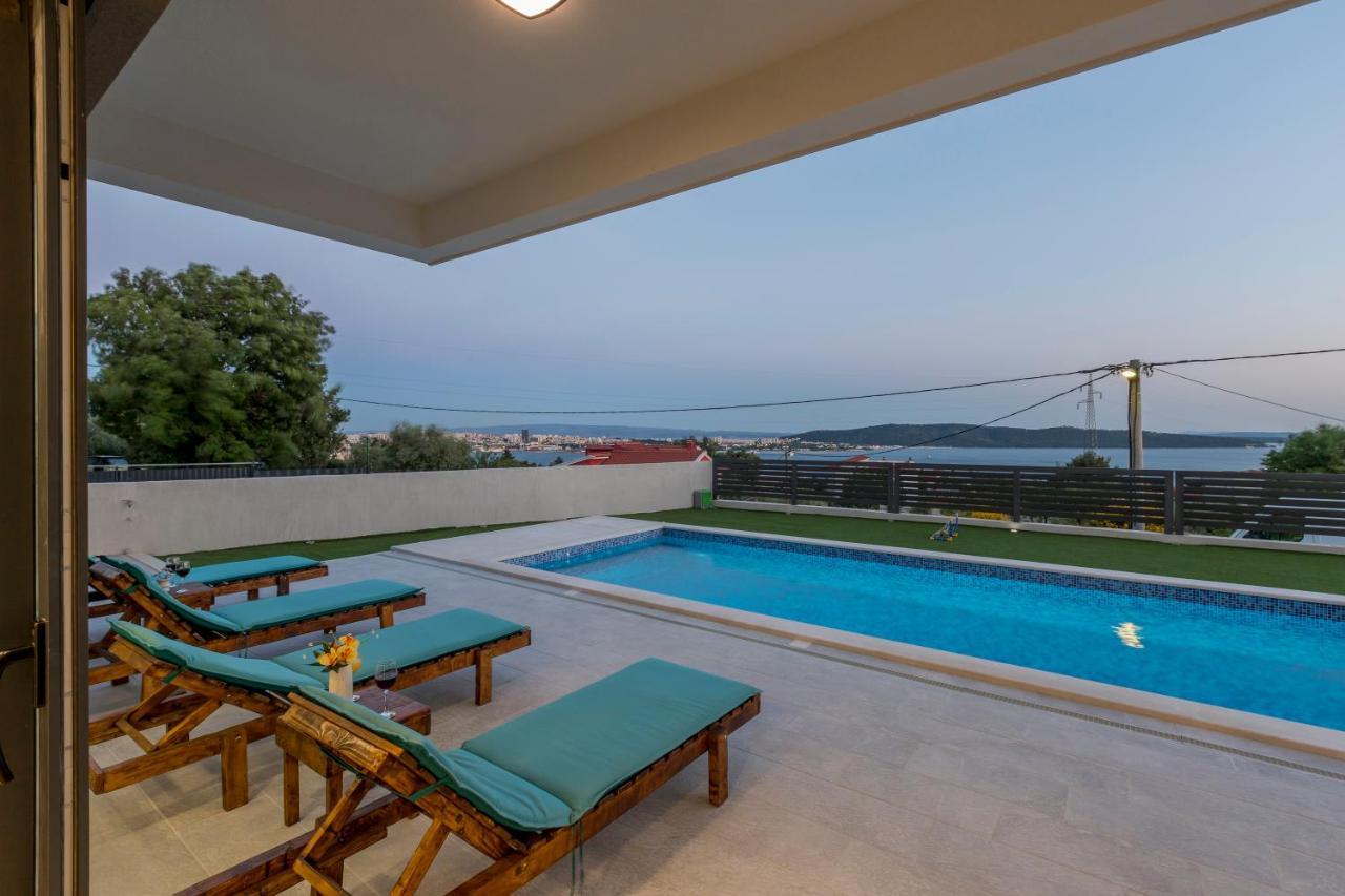 Luxury Villa La Nonna Ana - Heated Pool, Sea View, Near Split Kaštela エクステリア 写真